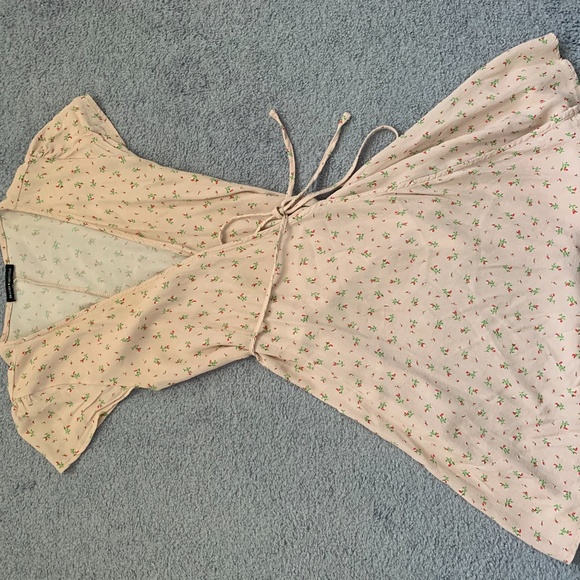 Brandy Melville Dresses & Skirts - Brandy Melville Robbie Dress